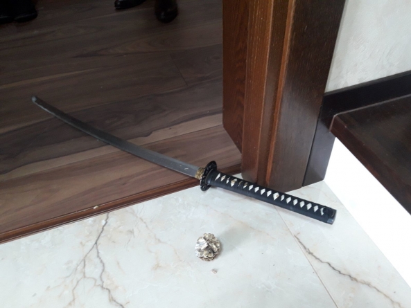 Bărbat internat la Psihiatrie Sighetu Marmației, după ce a amenințat o femeie și polițiștii… cu o sabie