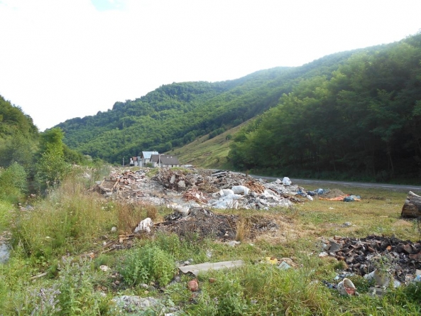 Exclusiv: Rezultatele controalelor efectuate de Apele Române în Maramureș. Două primării sancționate din cauza salubrizării deficitare a cursurilor de apă (FOTO)