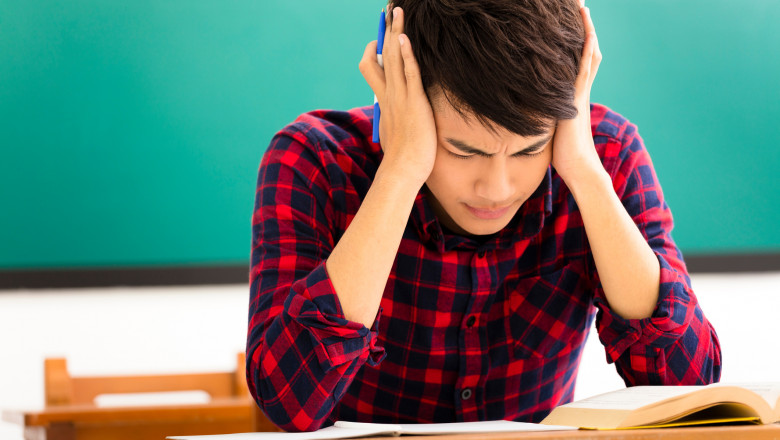 Ce se întâmplă dacă un copil începe să aibă simptome de COVID la școală