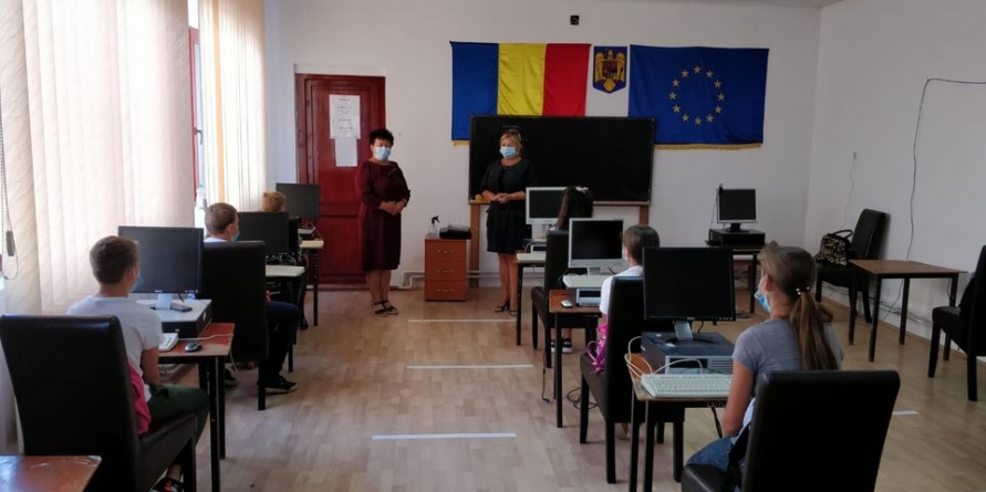 Educația continuă: Elevii din Budești au primit calculatoare, iar cei din Strâmtura – tablete
