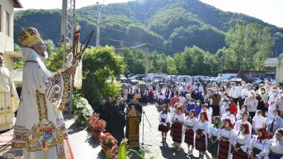 A fost târnosită Biserica „Sfânta Ana” din Ferneziu (GALERIE FOTO)