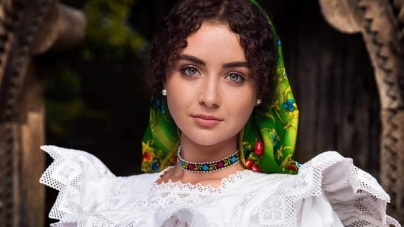 Un chip angelic: Portretul unei tinere din Maramureș, transformat în „viral de septembrie”. Cine este protagonista și cine este fotograful (FOTO)