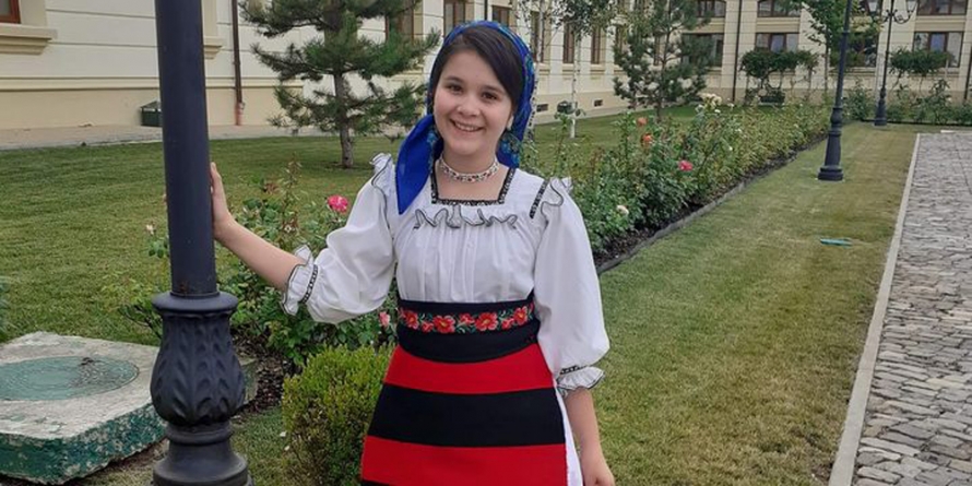 Iulia Ioana Vlad a adus în Maramureș trofeul primei ediții a Festivalului-Concurs „Eu mi-s floarea florilor” (VIDEO)