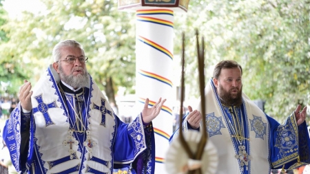 Unde liturghisesc și predică ierarhii în această duminică