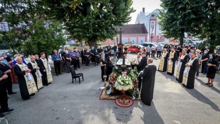 A fost înmormântat preotul maramureșean Nuțu Ivanciuc (GALERIE FOTO)