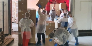 În urma unei licitații: Cinci milioane de măști chirurgicale, livrate de Grupul Taparo Târgu Lăpuș prefecturilor din toată țara, pentru alegerile locale