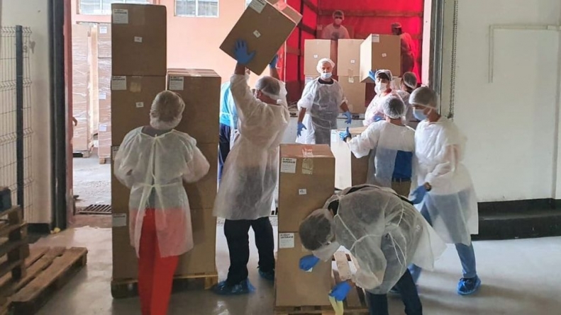 În urma unei licitații: Cinci milioane de măști chirurgicale, livrate de Grupul Taparo Târgu Lăpuș prefecturilor din toată țara, pentru alegerile locale
