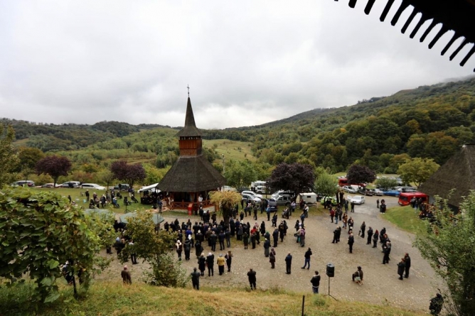 Mănăstirea Rohița și-a prăznuit hramul; în mijlocul credincioșilor s-a aflat și PS Iustin (GALERIE FOTO)