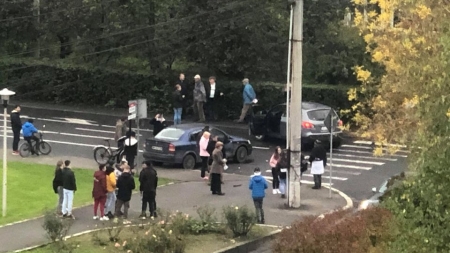 Ultima oră: Impact violent între două autoturisme pe strada Cantemir din Baia Mare (FOTO)