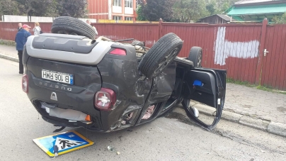 Accident grav în Sighet: Un șofer s-a răsturnat cu mașina în urma unui impact auto violent. Autoturismul s-a rostogolit 20 de metri (FOTO)