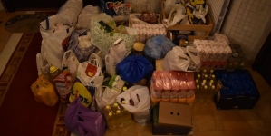 Donații din partea Parohiei Ortodoxe „Înălțarea Domnului” Târgu Lăpuș pentru cei aproape 400 de copii de la Valea Plopului (FOTO)