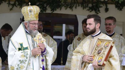 A fost instalat un nou preot în Parohia Cărbunari (GALERIE FOTO)