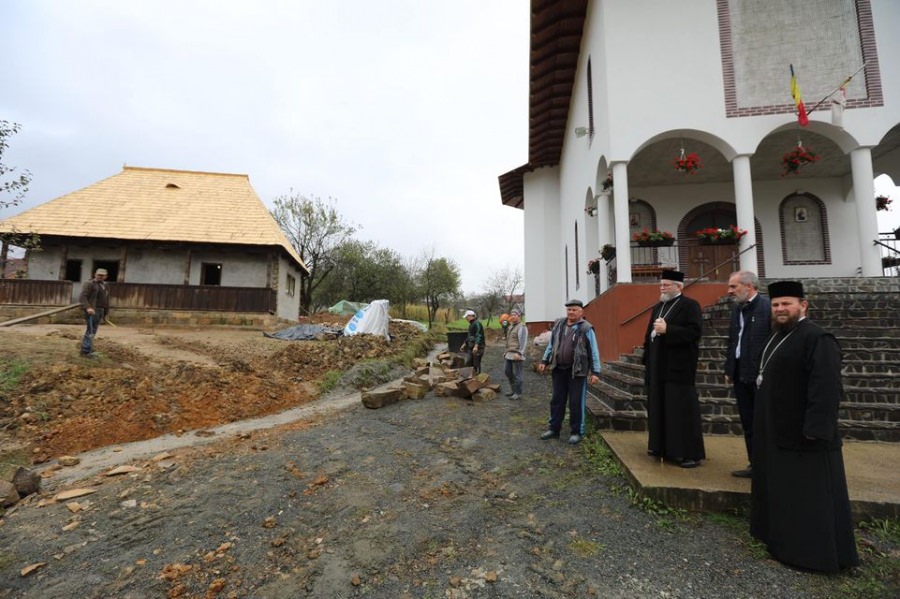 Vizită arhierească în Plopiș: Casa Memorială „Jus­tinian Chira” va fi inaugurată anul viitor, când se vor împlini 100 de ani de la nașterea ÎPS Justinian