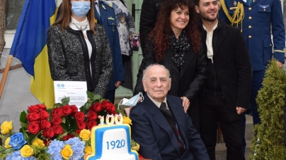 Un Om care a scris istorie: Colonelul Marin Stănescu din Vișeu de Sus a împlinit 100 de ani. A fost rănit de trei ori în război și a fost decorat pentru curaj (FOTO)