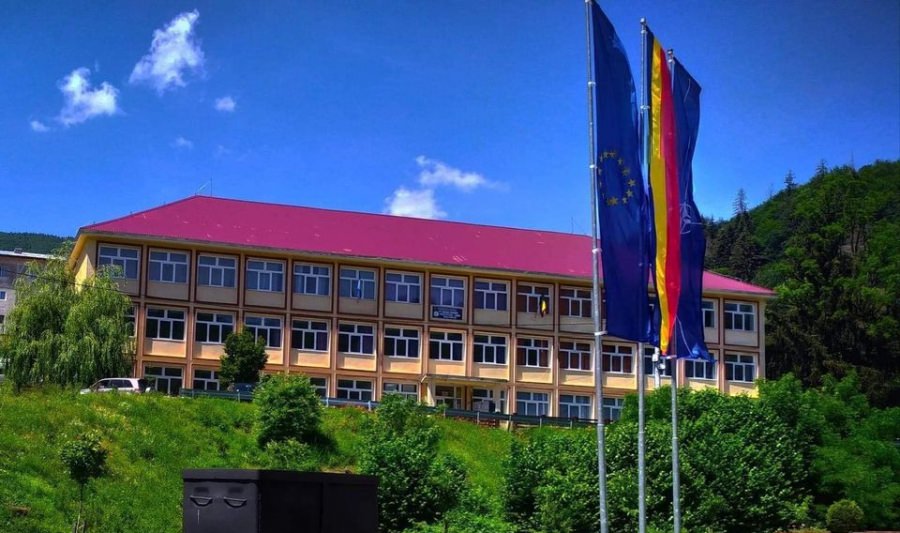 „Hai să-ți spun ceva de Bac!”: La Colegiul Economic „Pintea Viteazul” Cavnic operele pentru bacalaureat sunt transpuse în audiobookuri
