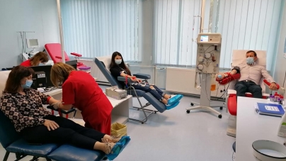 Exemple pozitive: Familii întregi donează plasmă convalescentă la Centrul de Transfuzii Sanguine Maramureș. Nu sunt singurii eroi. Donează și tu! (FOTO)