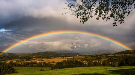 Avem ziua și informarea: În tot Maramureșul atenționarea meteorologică de furtuni este valabilă aproape toată ziua plus dimineață! Averse estivale!