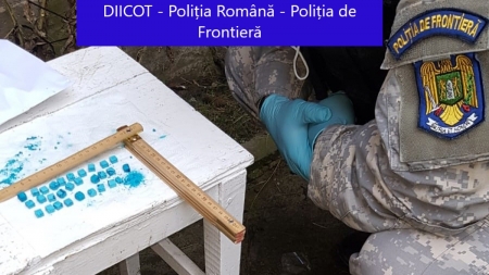 Percheziții domiciliare: Un întreg arsenal de substanțe interzise, descoperit în Rona de Sus. Un tânăr de 22 de ani a fost arestat preventiv (VIDEO ȘI FOTO)