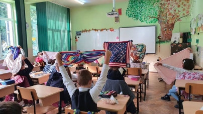 Școala Gimnazială “Nichita Stănescu” Baia Mare s-a alăturat Campaniei “Ziua Eşarfelor Colorate” (FOTO)