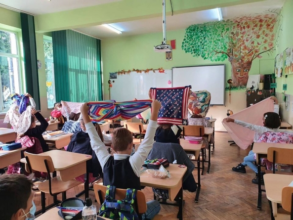 Școala Gimnazială “Nichita Stănescu” Baia Mare s-a alăturat Campaniei “Ziua Eşarfelor Colorate” (FOTO)