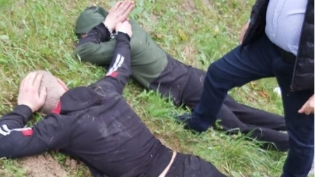 Actualizare 4: Alertă maximă: Ucrainenii evadați din Centrul de Arest al IPJ Maramureș au fost găsiți în satul Mara. Au fost inițial arestați pentru trafic de migranți (FOTO)