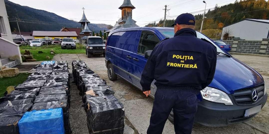 Acţiuni intense la graniţa de nord: Peste 54.000 de pachete cu țigări de contrabandă reținute