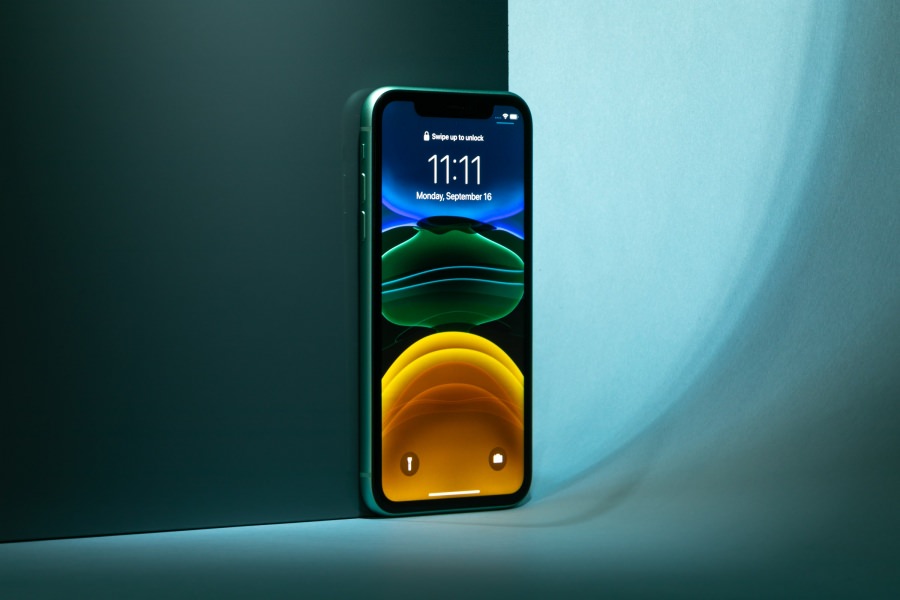 Se întâmplă în Maramureș: Un iPhone 11, obiectul unei înșelăciuni de zile mari! Un bărbat a ajuns în arest, o femeie plasată sub control judiciar