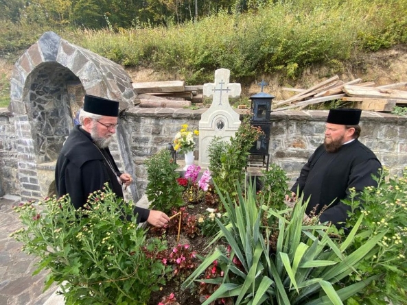 Ierarhii Maramureșului și Sătmarului au făcut o vizită la Mănăstirea Rohia (GALERIE FOTO)