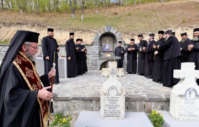 31 octombrie – „Moșii de toamnă”; Biserica Ortodoxă face pomenirea tuturor celor adormiți