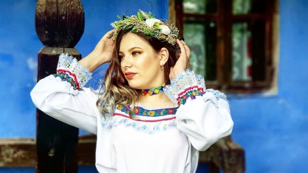 Băimăreanca Nicoleta Iulia Câmpan va participa la concursul de folclor „Vedeta Populară” de la TVR1