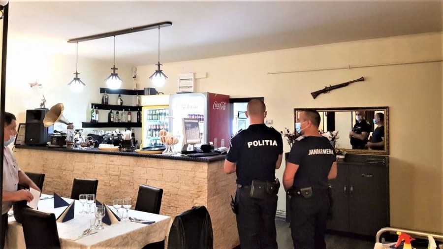 Reguli încălcate: Petreceri sancționate de polițiști și jandarmi în Cătălina, în contextul stării de alertă. S-au aplicat amenzi în valoare de peste 11.000 de lei