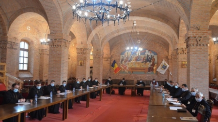 La Mănăstirea Rohia s-a desfășurat programul de formare pentru preoți ”Biserica în fața fenomenului dependențelor de tehnologie digitală, alcool și droguri” (GALERIE FOTO)