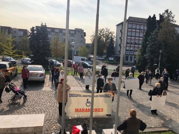 Peste 100 de membri „Cartel Alfa” au protestat în fața Prefecturii Maramureș, nemulțumiți de neacordarea unor drepturi salariale și nefinanțarea DGASPC Maramureș