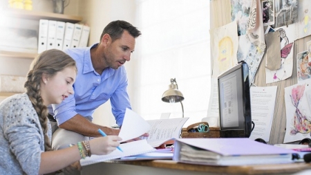 După 8 februarie: Ce categorii de elevi vor putea face în continuare școală online