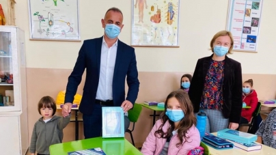Investiție pentru viitor: 350 tablete achiziționate pentru elevi de administrația locală din Bârsana. Vor fi utilizate pentru cursurile online (FOTO)