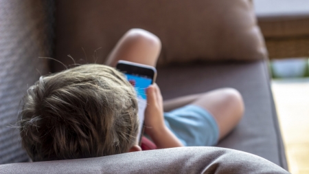 Un copil de 12 ani a murit de infarct după ce a jucat ore în șir, fără pauză, un joc video