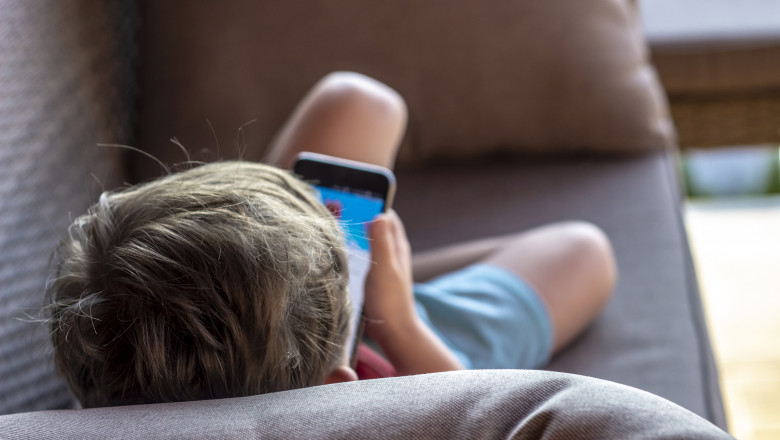 Polițiștii au discutat cu elevii despre lumea virtuală și provocările ei; S-a pus accent pe cyberbullying