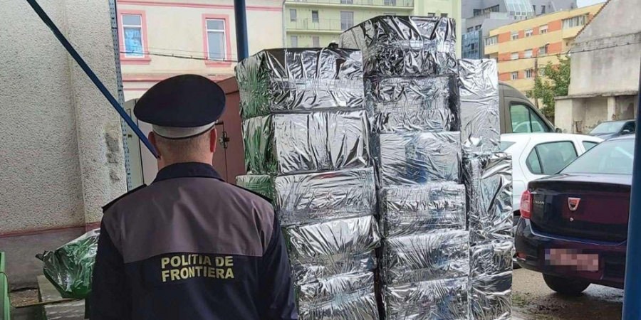 Peste 12.000 de pachete cu țigări au fost descoperite într-o autoutilitară condusă de un maramureșean