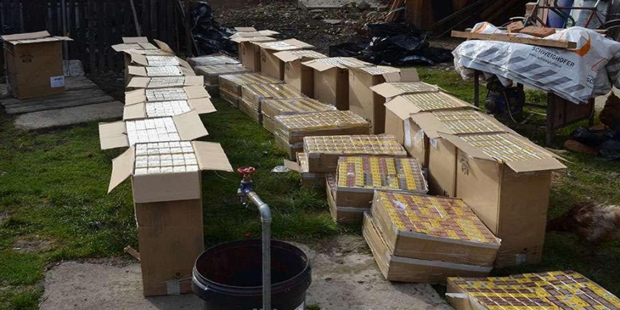 Percheziție în Bocicoiu Mare: Au fost confiscate peste 15.000 de pachete cu țigări și un autoturism