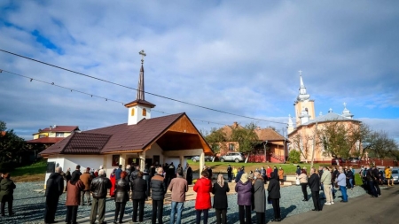 PS Timotei Sătmăreanul a binecuvântat noua capelă de cimitir din Parohia Oarța de Jos (GALERIE FOTO)