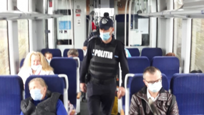 Campania „Selfie pe tren nu ia like-uri, ia vieți” continuă; Polițiștii au discutat cu cei din trenul care circula pe ruta Satulung – Baia Mare