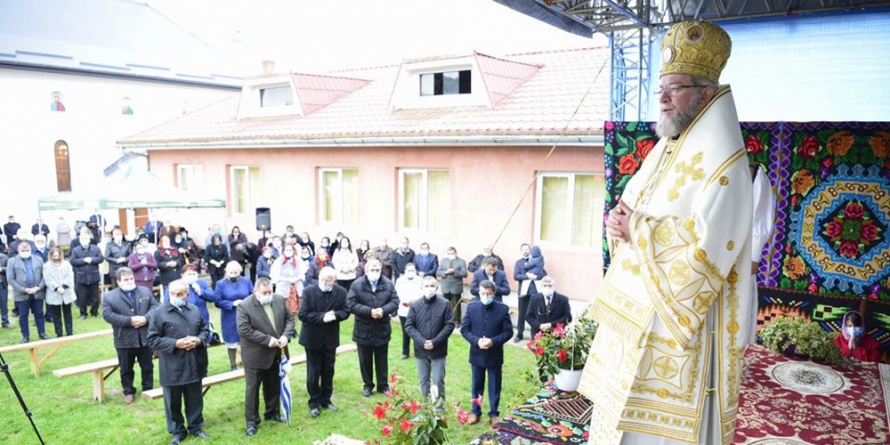 Târnosirea bisericii și Sfânta Liturghie Arhierească  în Parohia Vicea (GALERIE FOTO)