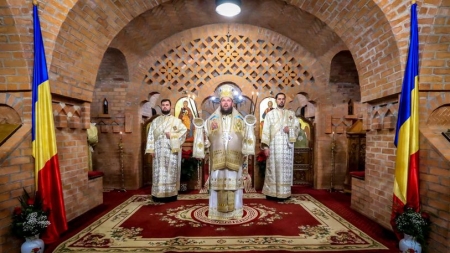 PS Timotei Sătmăreanul a săvârșit Sfânta Liturghie la Mănăstirea Scărișoara Nouă (GALERIE FOTO)