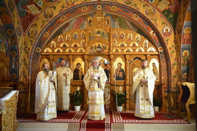 Sfânta Liturghie arhierească la Paraclisul „Intrarea în biserică a Maicii Domnului” din incinta Centrului Eparhial al Episcopiei Ortodoxe Române a Maramureșului și Sătmarului