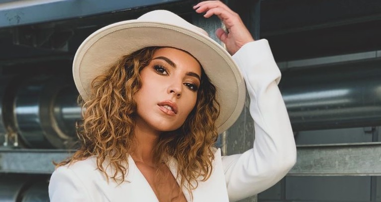 Recunoaștere: Băimăreanca AMI, nominalizată la categoria „Beauty Icon” în cadrul Galei Unica. Vezi cum poți să o votezi online