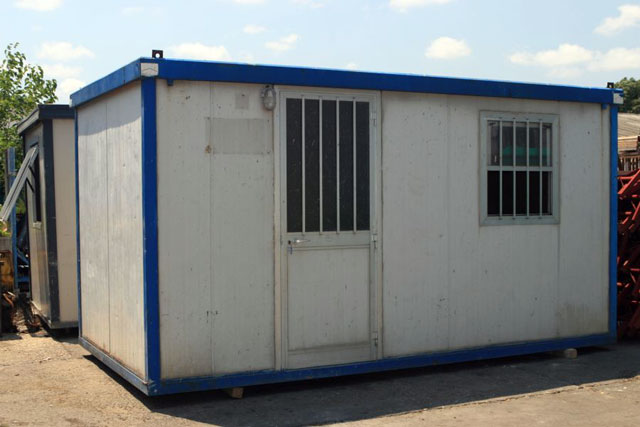 Antierou de Baia Mare: A sărit gardul unei firme și a furat dintr-o baracă tot ce a prins la mână