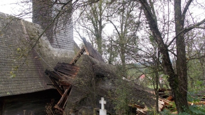 Veste bună: Biserica de lemn ”Sfântul Nicolae” din Costeni a intrat în reabilitare. A fost devastată de furtuna din 17 septembrie 2017