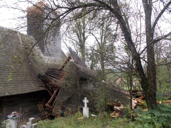Veste bună: Biserica de lemn ”Sfântul Nicolae” din Costeni a intrat în reabilitare. A fost devastată de furtuna din 17 septembrie 2017