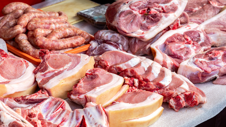 Carnea de porc nevândută se acumulează în Europa din cauza pandemiei și pestei porcine. Prețurile, la un nivel scăzut