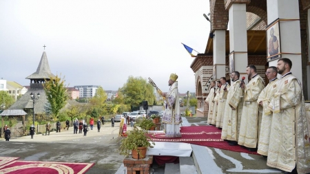 Sfânta Liturghie arhierească la Catedrala Episcopală „Sfânta Treime” din Baia Mare (GALERIE FOTO)